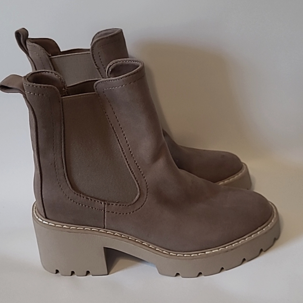 Sz 5.5 Dolce Vita boot